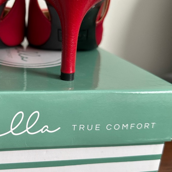 Abella true comfort gorgeous red color shoes . Only tried on inside the store. - Picture 2 of 5